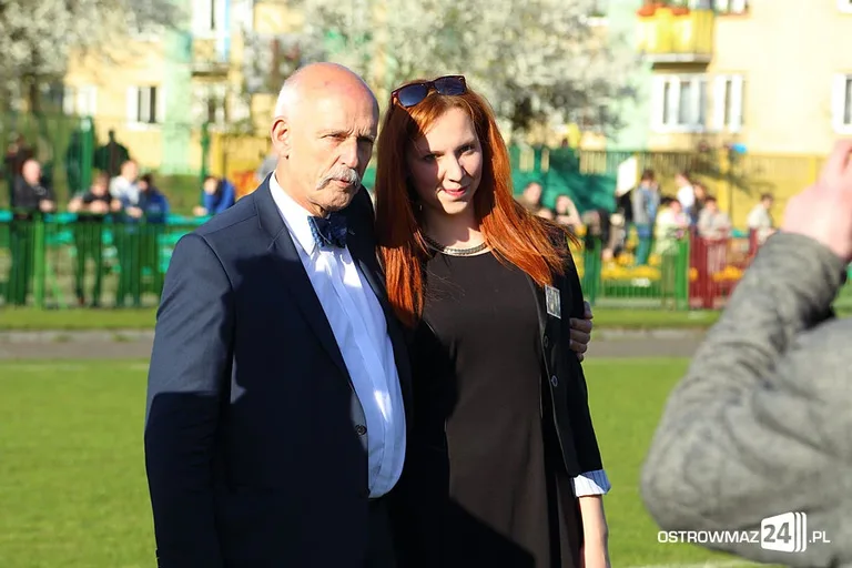 Janusz Korwin-Mikke na stadionie (zdjęcia, wideo)
