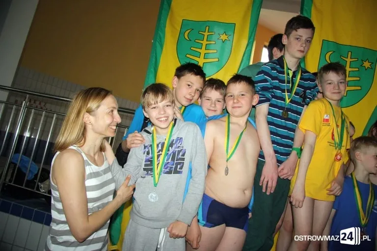 Międzyszkolna rywalizacja na basenie (zdjęcia)