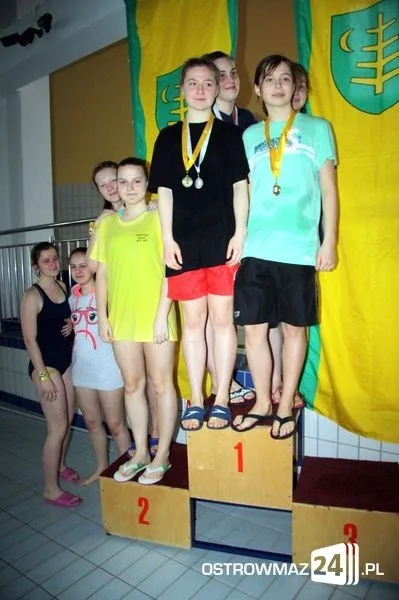 Międzyszkolna rywalizacja na basenie (zdjęcia)