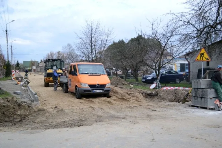 Trwa budowa ostrowskich ulic (zdjęcia)