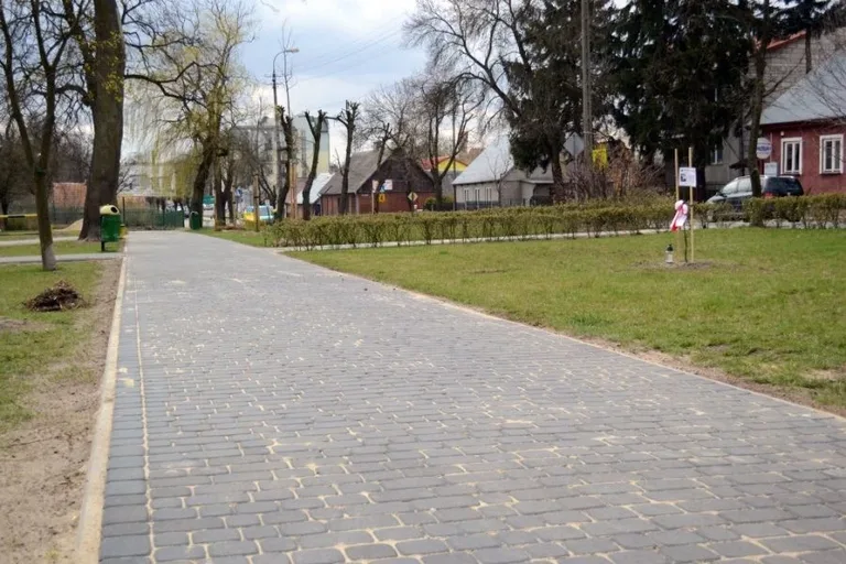 Nowy chodnik przy ul. 3 Maja (zdjęcia)