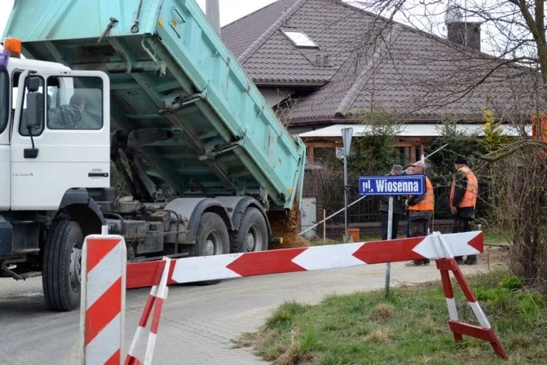 Trwa budowa ostrowskich ulic (zdjęcia)
