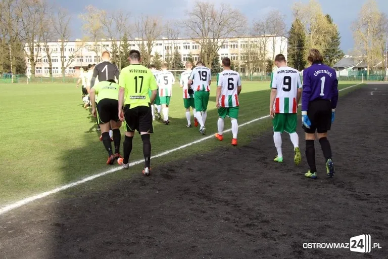 Ostrovia remisuje z outsiderem (zdjęcia, wideo)