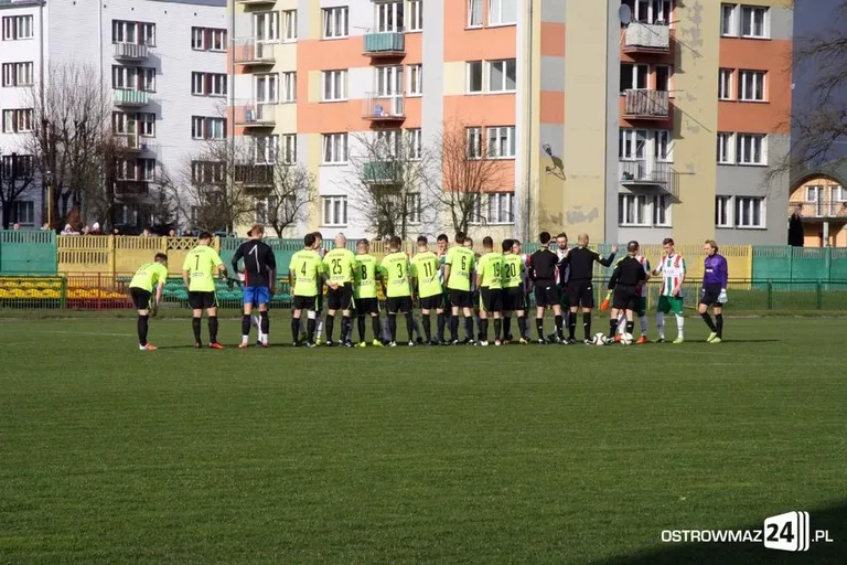 Ostrovia remisuje z outsiderem (zdjęcia, wideo)