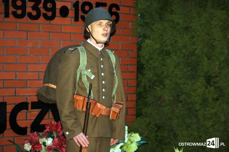 Ostrowianie upamiętnili ofiary zbrodni katyńskiej