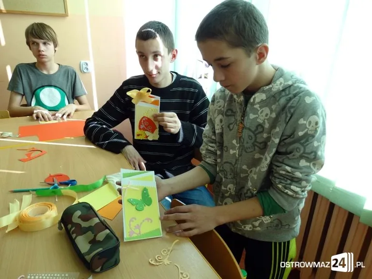 Tworzyli kartki świąteczne (zdjęcia)
