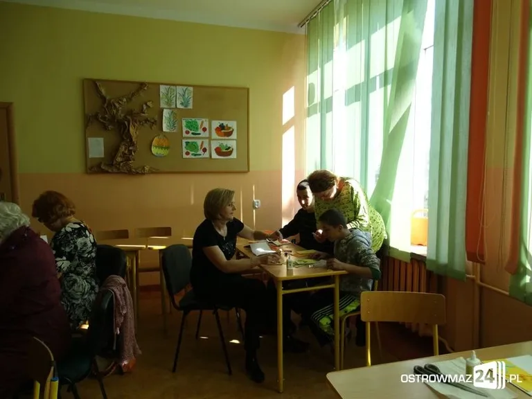 Tworzyli kartki świąteczne (zdjęcia)