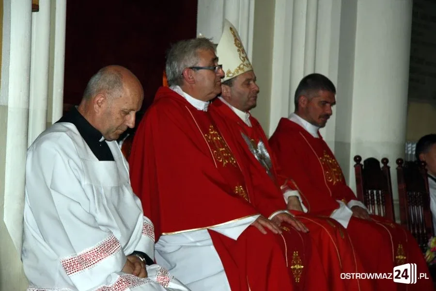 Bierzmowanie ostrowskiej młodzieży (zdjęcia)