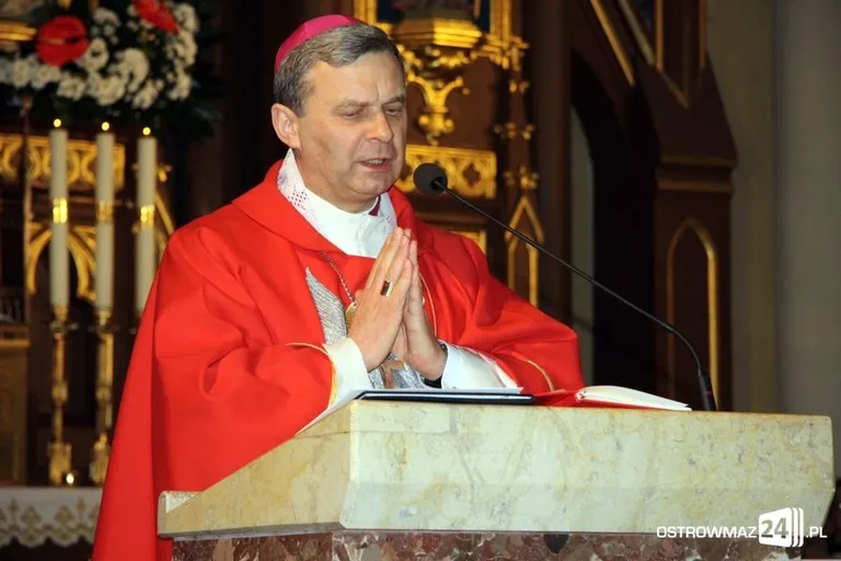 Bierzmowanie ostrowskiej młodzieży (zdjęcia)