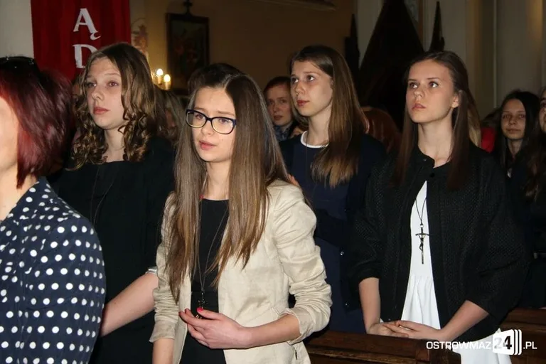 Bierzmowanie ostrowskiej młodzieży (zdjęcia)