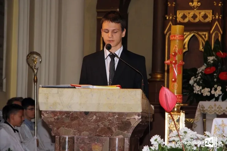 Bierzmowanie ostrowskiej młodzieży (zdjęcia)