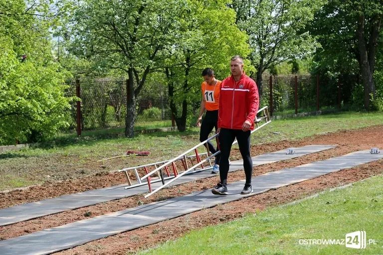 Strażacy zawodowcy na start! (zdjęcia)