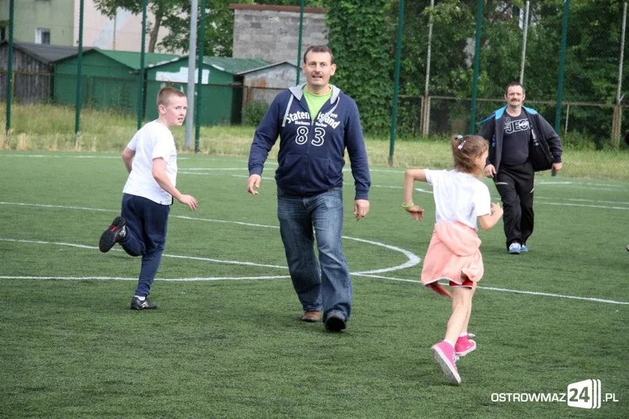 Rywalizowali rodzinnie na orliku (zdjęcia)