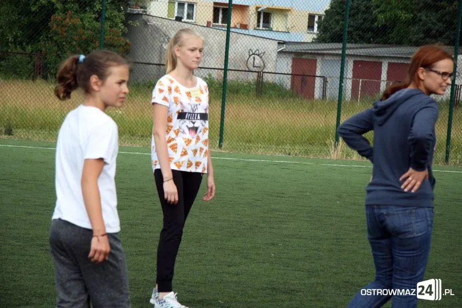 Rywalizowali rodzinnie na orliku (zdjęcia)