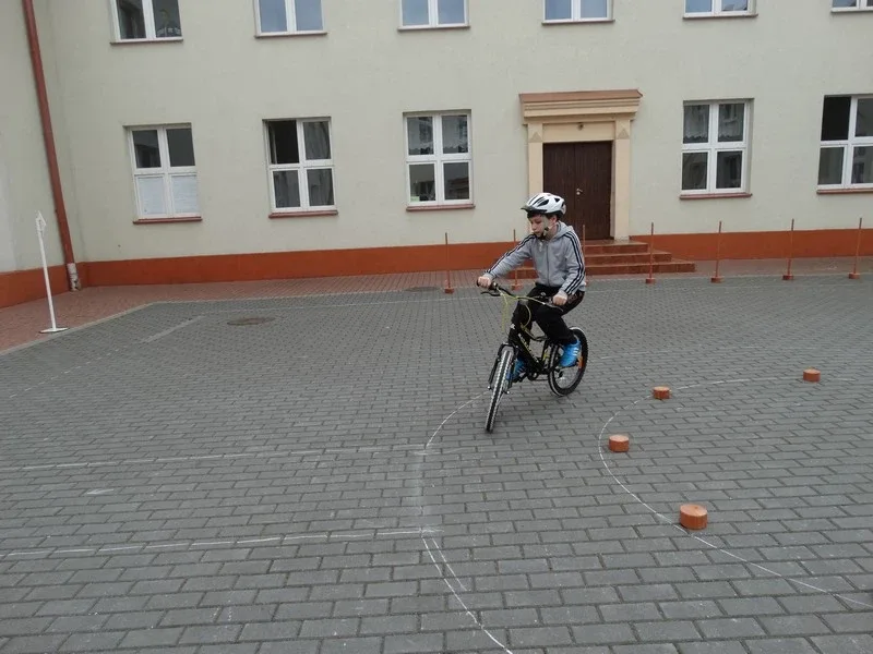 Uczniowie SP1 z kartami rowerowymi (zdjęcia)
