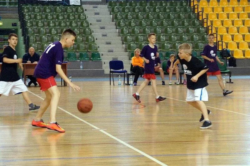 Uczniowie SP1 w koszykarskim finale (zdjęcia)