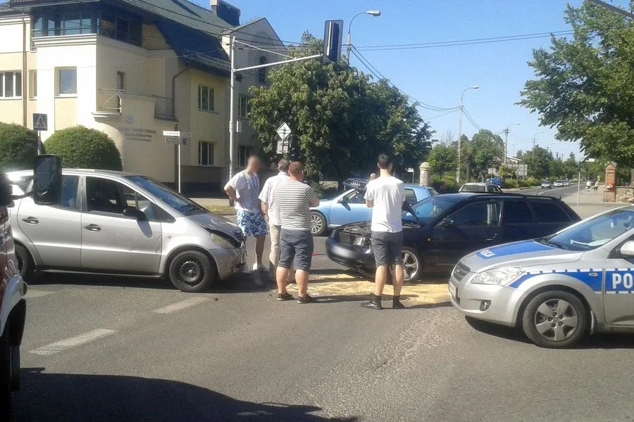 Stłuczka dwóch aut na ul. 3 Maja (zdjęcia)