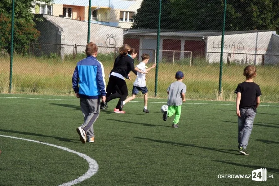 Rywalizowali rodzinnie na orliku (zdjęcia)