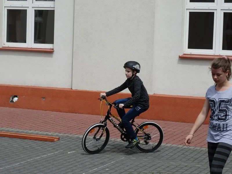 Uczniowie SP1 z kartami rowerowymi (zdjęcia)