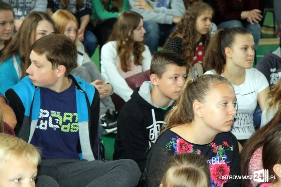 Kasyno zagrało w ostrowskich szkołach (zdjęcia, wideo)