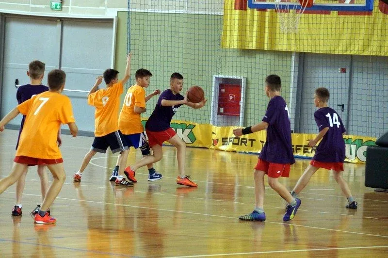 Uczniowie SP1 w koszykarskim finale (zdjęcia)