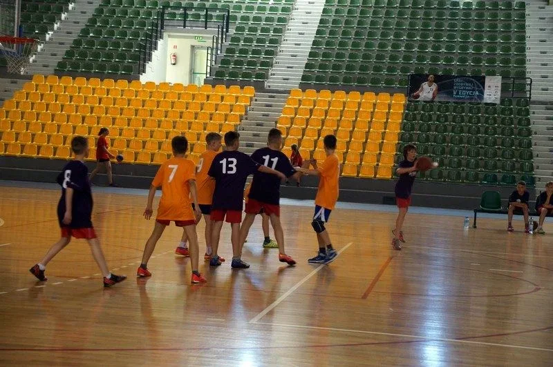 Uczniowie SP1 w koszykarskim finale (zdjęcia)