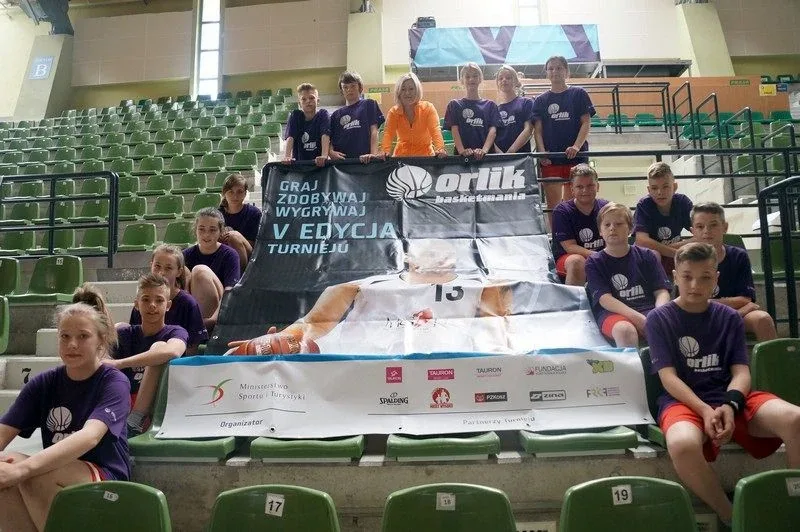 Uczniowie SP1 w koszykarskim finale (zdjęcia)