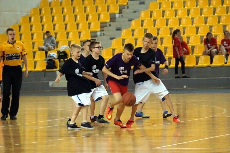 Uczniowie SP1 w koszykarskim finale (zdjęcia)