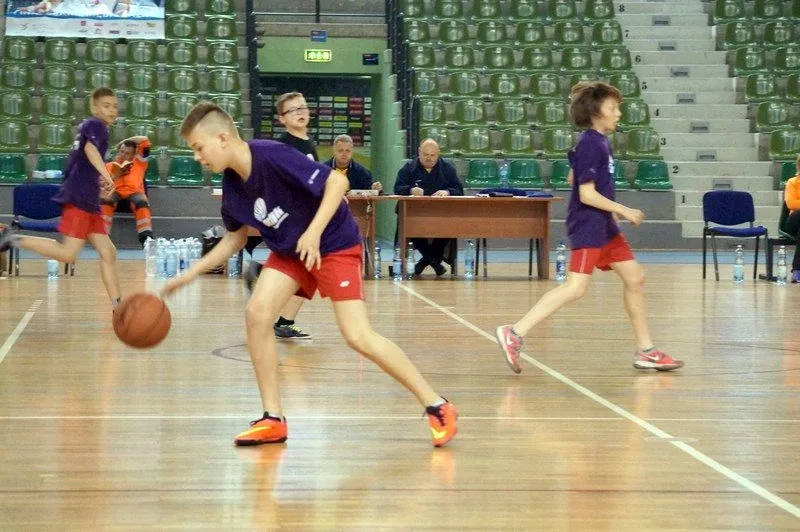 Uczniowie SP1 w koszykarskim finale (zdjęcia)