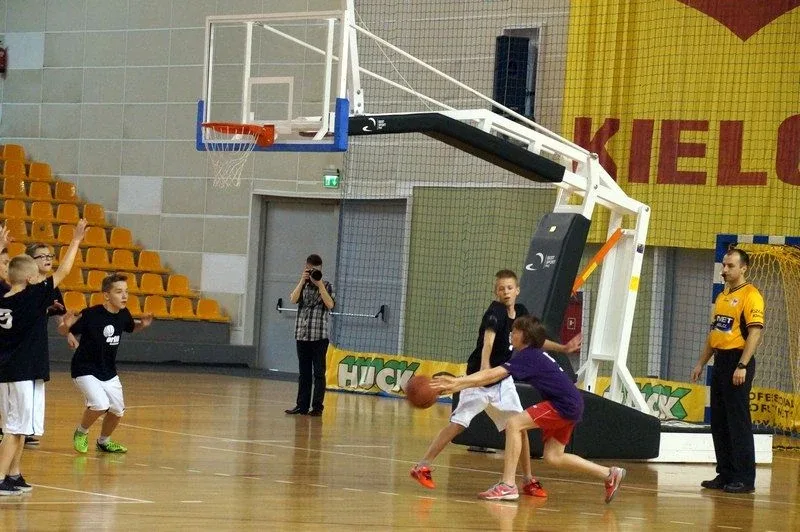 Uczniowie SP1 w koszykarskim finale (zdjęcia)