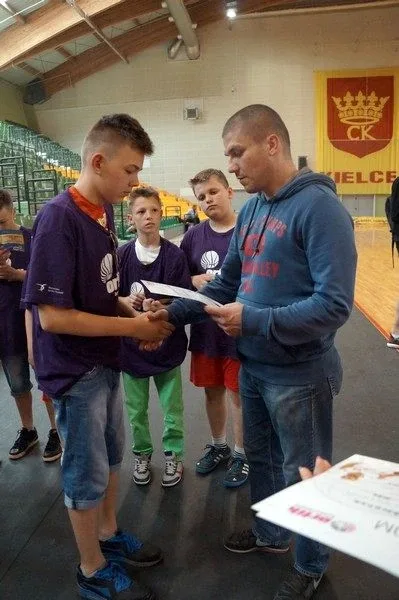 Uczniowie SP1 w koszykarskim finale (zdjęcia)