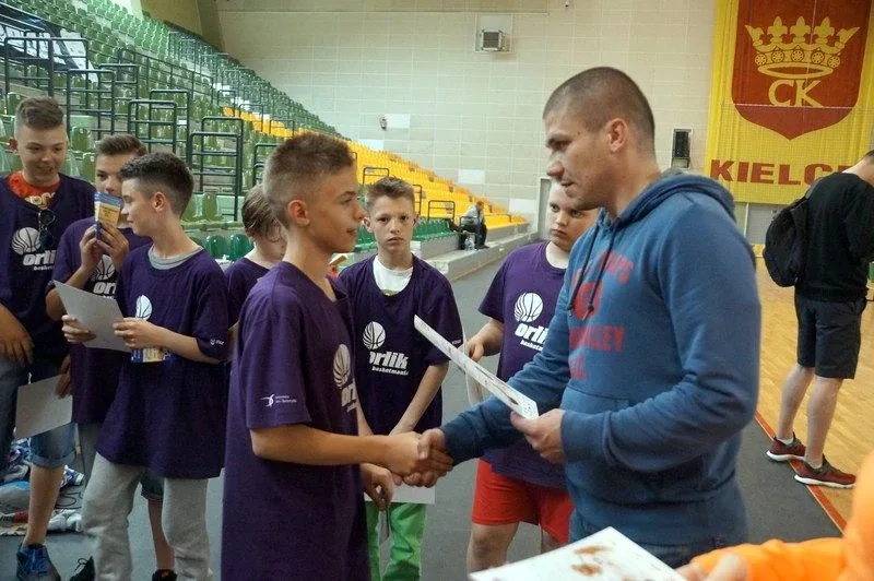 Uczniowie SP1 w koszykarskim finale (zdjęcia)