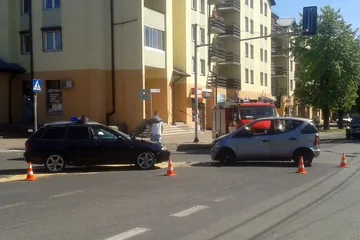 Stłuczka dwóch aut na ul. 3 Maja (zdjęcia)
