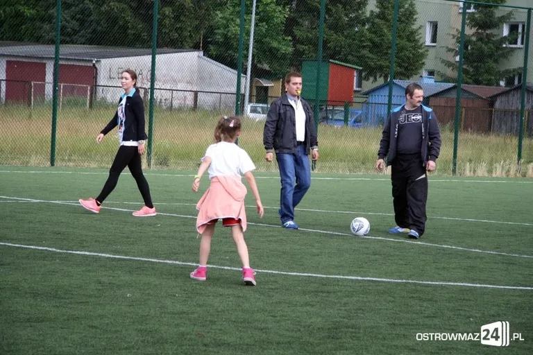 Rywalizowali rodzinnie na orliku (zdjęcia)