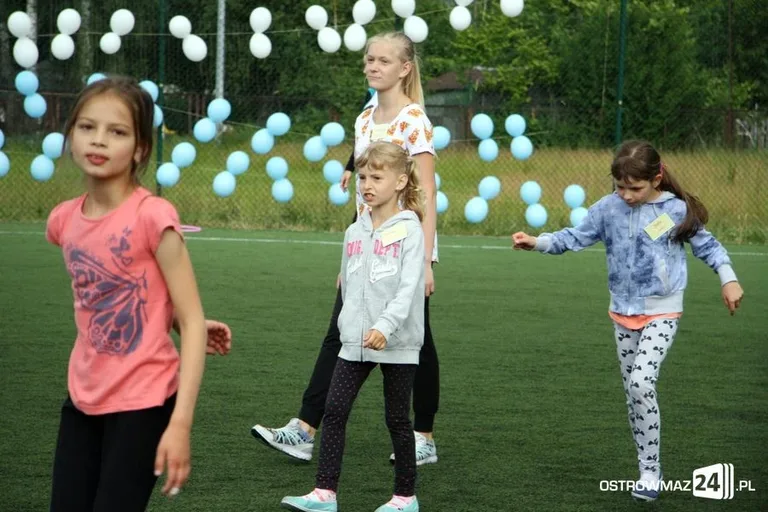 Rywalizowali rodzinnie na orliku (zdjęcia)