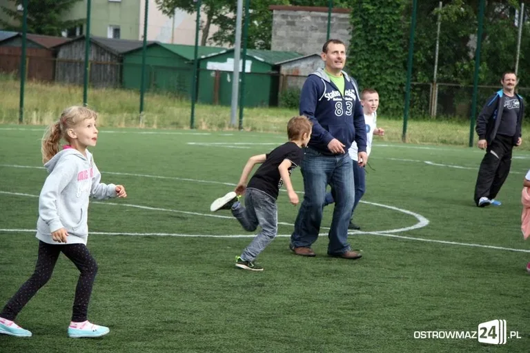 Rywalizowali rodzinnie na orliku (zdjęcia)