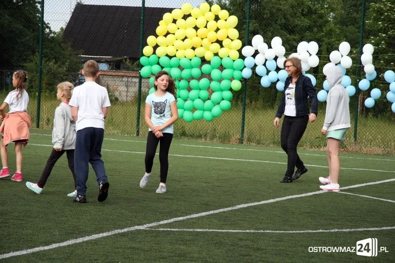 Rywalizowali rodzinnie na orliku (zdjęcia)