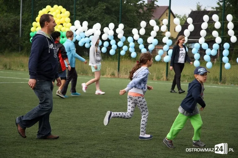 Rywalizowali rodzinnie na orliku (zdjęcia)