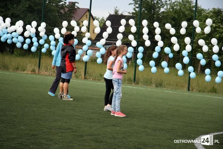 Rywalizowali rodzinnie na orliku (zdjęcia)