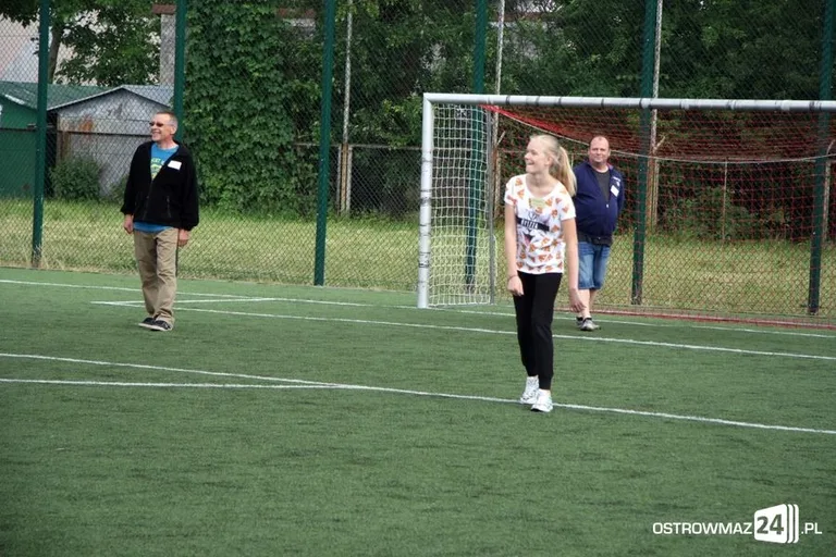 Rywalizowali rodzinnie na orliku (zdjęcia)