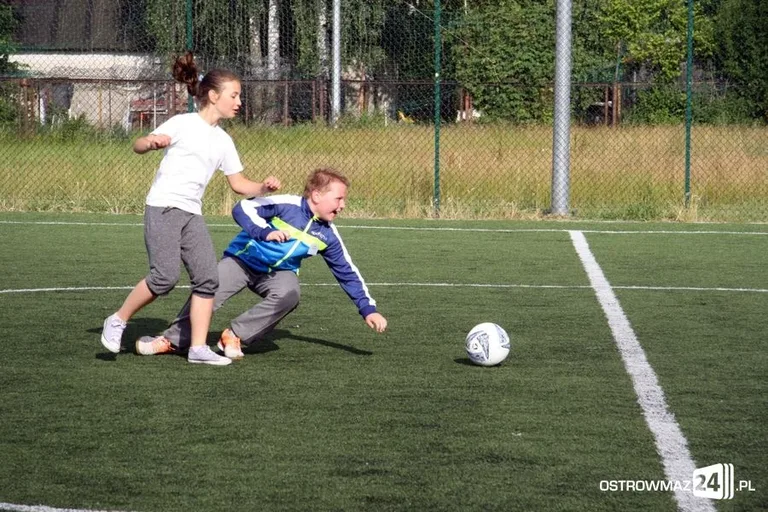 Rywalizowali rodzinnie na orliku (zdjęcia)