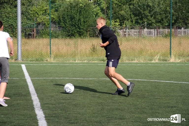Rywalizowali rodzinnie na orliku (zdjęcia)