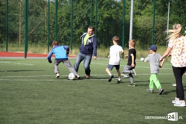 Rywalizowali rodzinnie na orliku (zdjęcia)