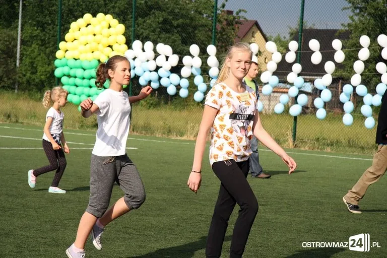 Rywalizowali rodzinnie na orliku (zdjęcia)