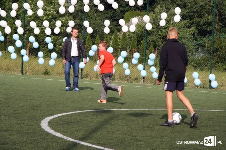 Rywalizowali rodzinnie na orliku (zdjęcia)