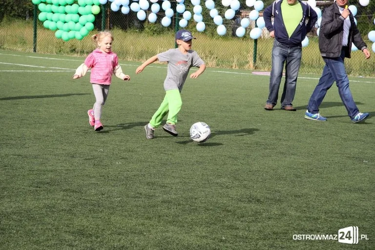 Rywalizowali rodzinnie na orliku (zdjęcia)