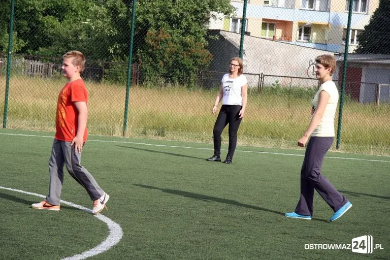 Rywalizowali rodzinnie na orliku (zdjęcia)