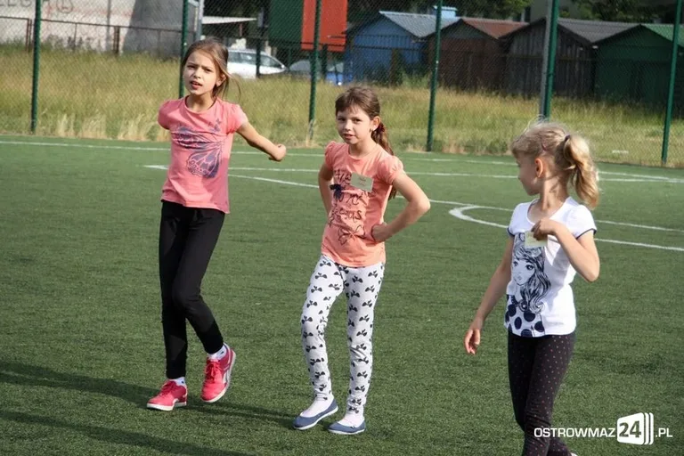 Rywalizowali rodzinnie na orliku (zdjęcia)