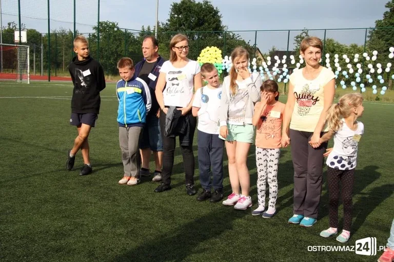 Rywalizowali rodzinnie na orliku (zdjęcia)