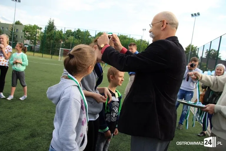 Rywalizowali rodzinnie na orliku (zdjęcia)